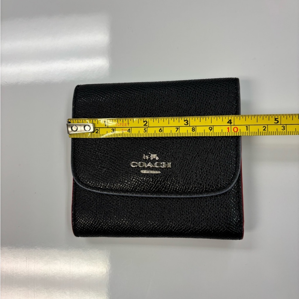 Coach Black Textured Leather Wallet. New with Tags. Floral inside design - Picture 9 of 10